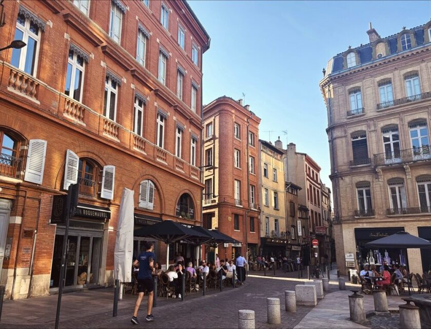 Toulouse - rose city travel guide