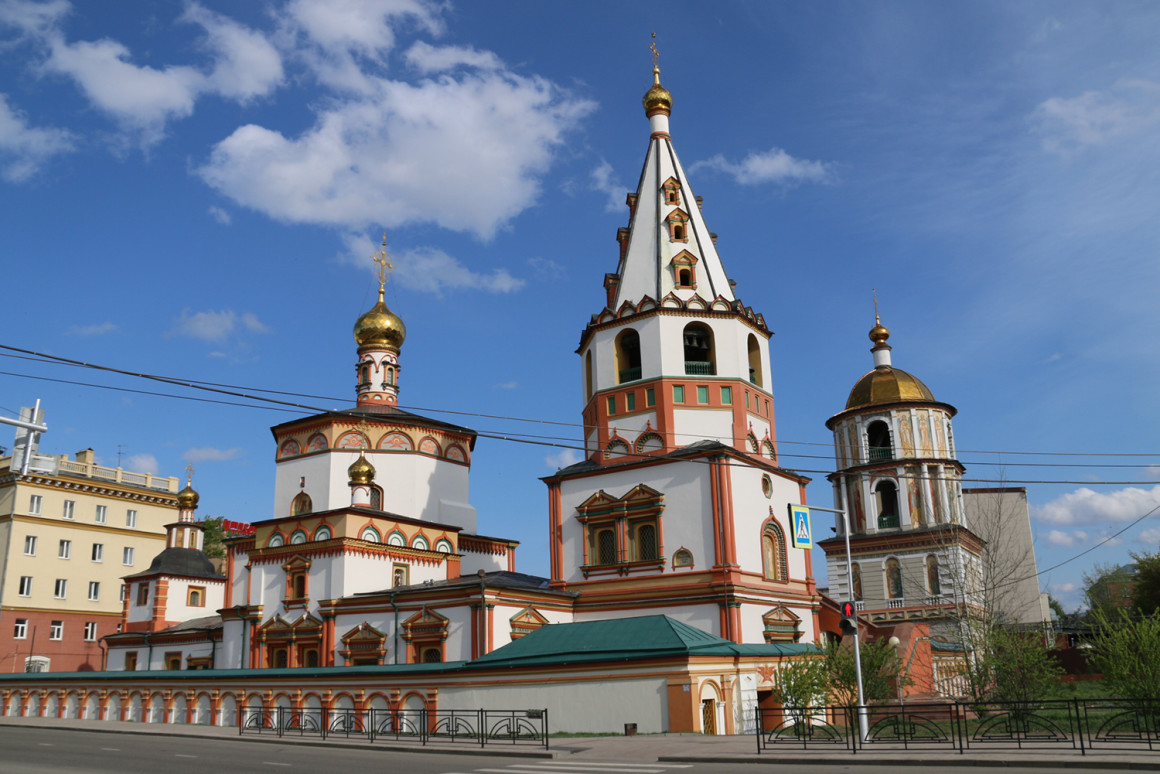 Yetuk uxlayotgan ayollar porno onlayn Kolxozda qizlarni qanday sikishardi