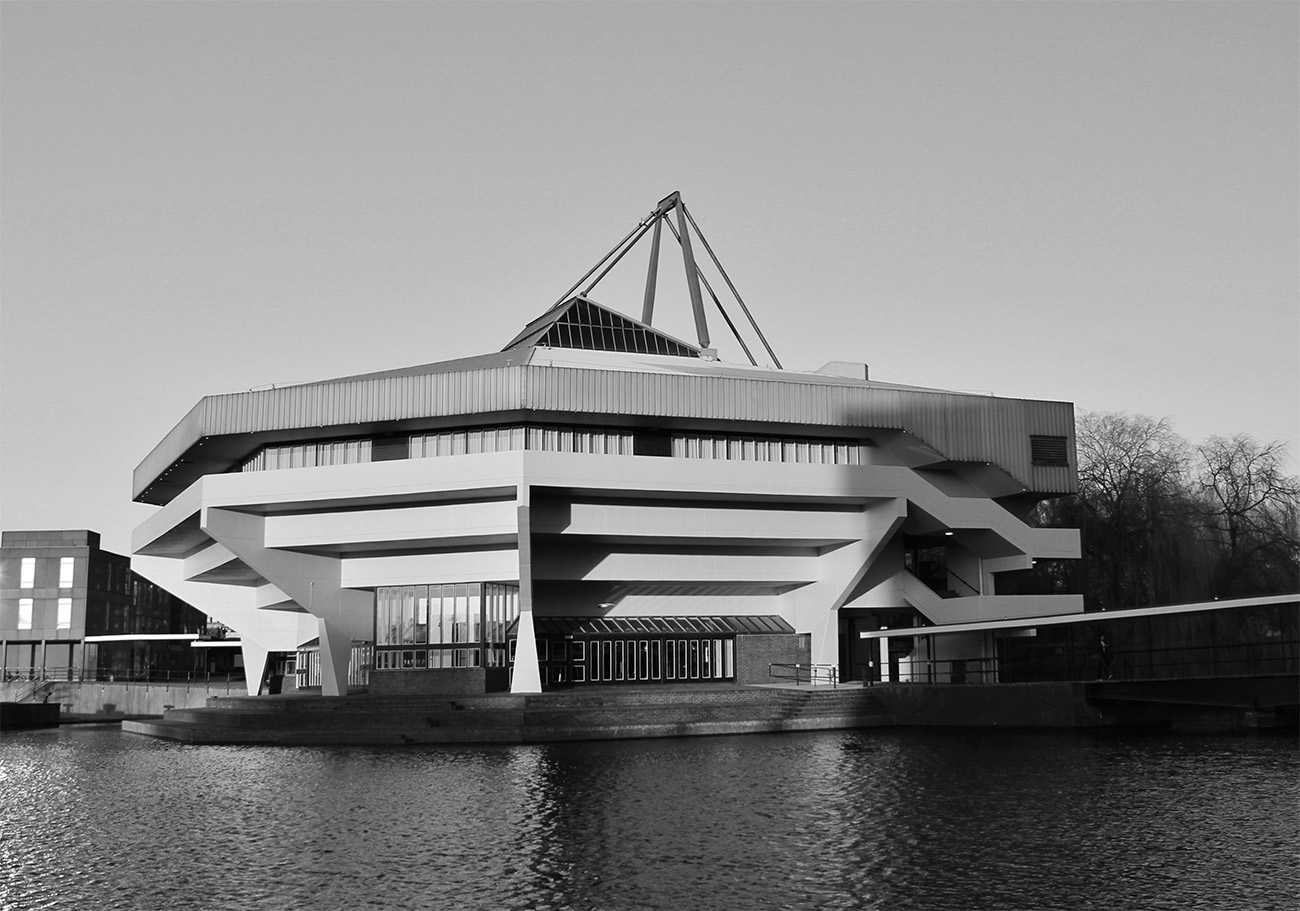 Central hall. Йоркский университет. Университет Йорка. University of York uk. University of York York Neuroimaging Centre.