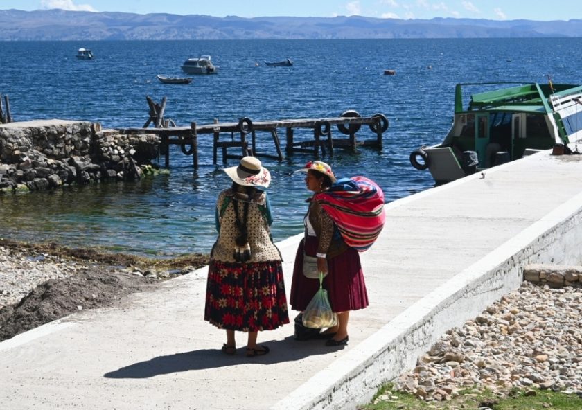 Locals of Challapampa on the Isla del Sol