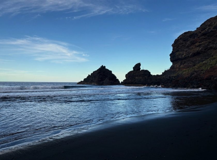 Black beach - Playa Nogales