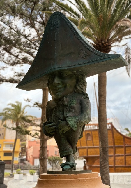 Dwarf statue 