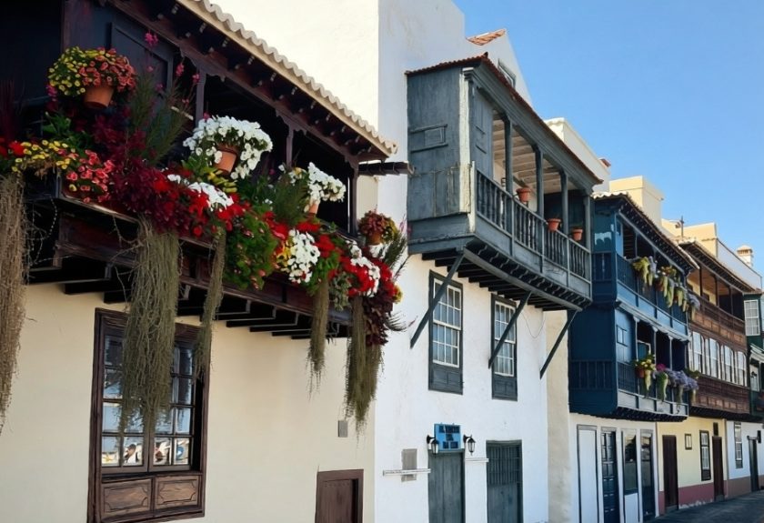 Flower balconies in Santa Cruz de La Palma