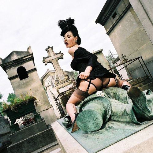 Dita Von Teese with Victor Noir, Pete Lachaise Cemetery