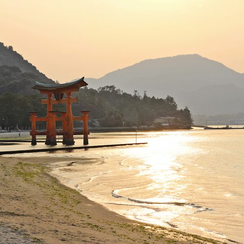 A day-trip from Hiroshima to Miyajima - how to get there and what to see and do